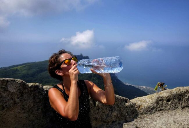 Beber agua a tiempo: el hábito que más se descuida
