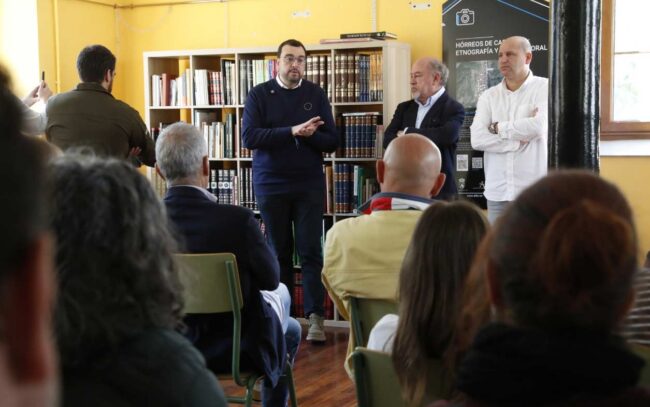 Barbón inaugura la nueva biblioteca de Casomera